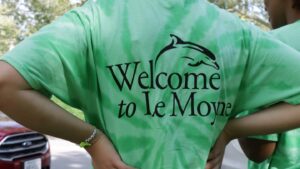 Student Wearing Welcome to Le&nbsp;Moyne shirt