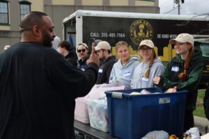 DIVE Day volunteers at We Rise Above the Streets